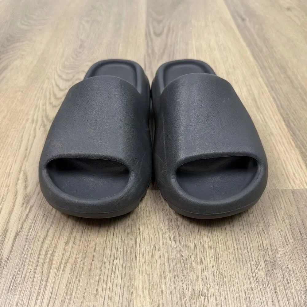 Yeezy Foam Slide Sandals in Black